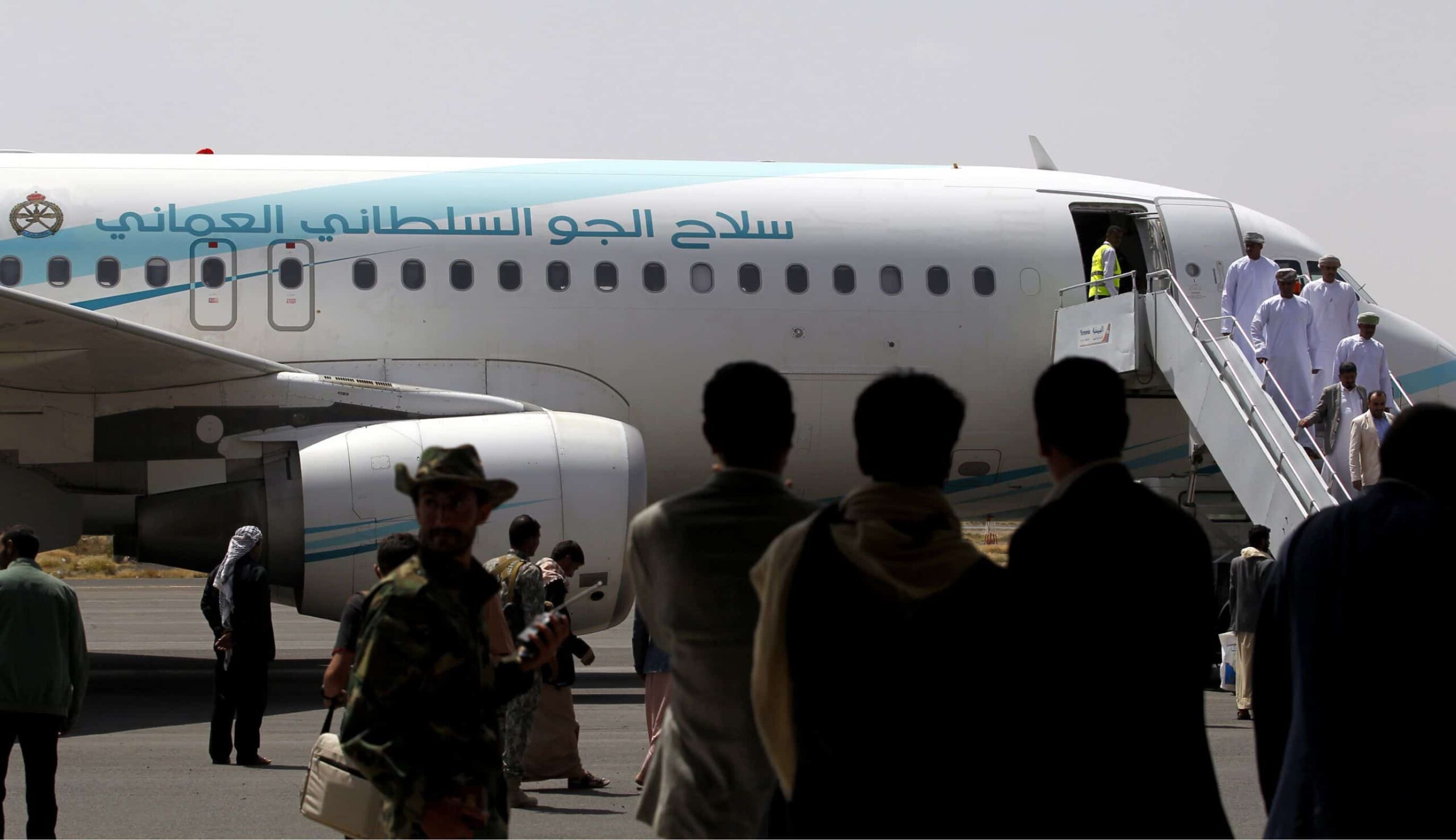وصول وفود سعودية وعمانية إلى صنعاء لإجراء محادثات مع زعيم جماعة الحوثي
