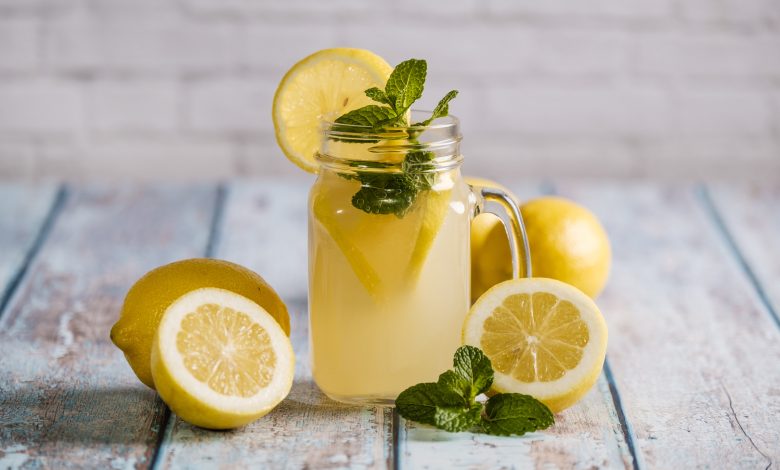اهم الاضرار التي يتسبب بها شرب الليمون للاطفال