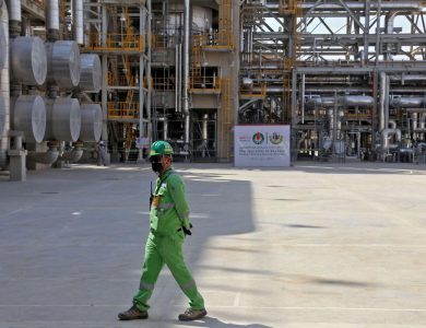 العراق يتخذ قرارًا هامًا بخفض إنتاج النفط