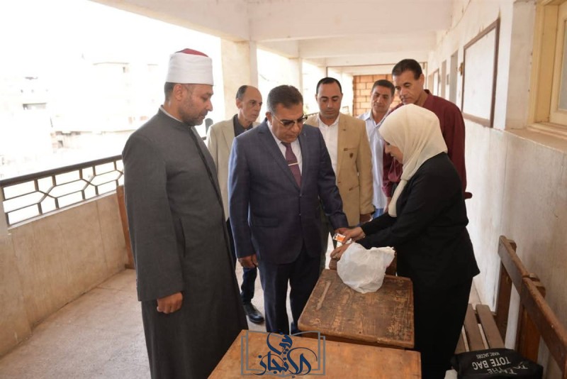 محافظ الدقهلية يتفقد لجان امتحانات الثانوية الأزهرية بمعهد نبروه ويؤكد على توفير المناخ الملائم للطلاب