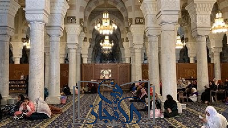 مسجد السيدة زينب يدعو بحفظ مصر وتحرير الأقصى في صلاة الجمعة بأول أيام عيد الأضحى