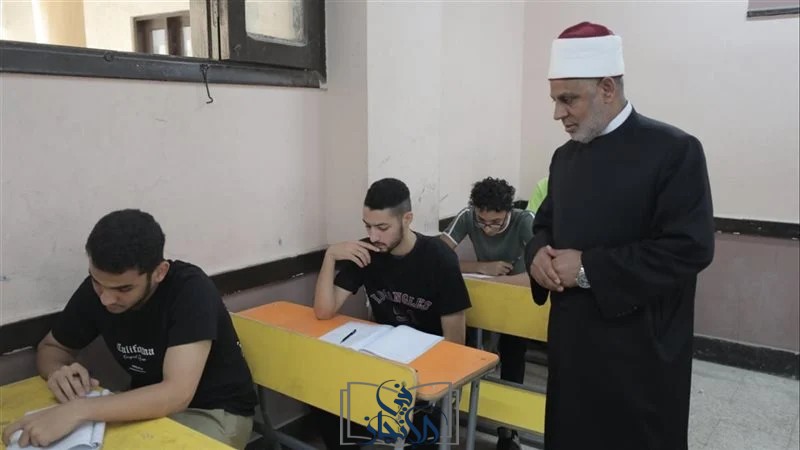 طلاب القسم العلمي بالثانوية الأزهرية يستأنفون امتحاناتهم بمادة الفيزياء