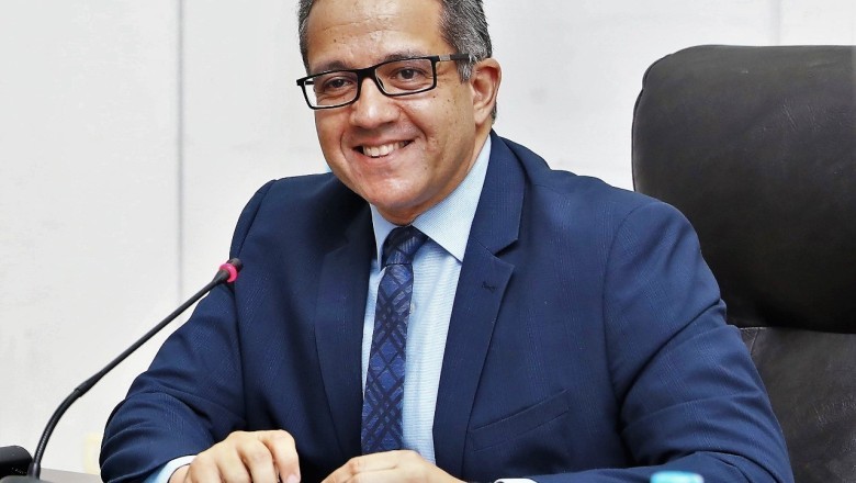 السيرة الذاتية لخالد العناني