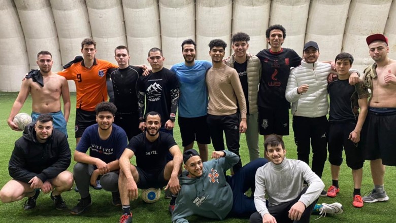 شاب مصري مقيم بدولة روسيا ينظم مباراة كرة قدم بين روسيا ومصر