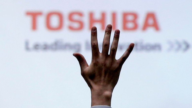 تحولت المنافسة البالغة قيمتها 15 مليار دولار على شركة توشيبا اليابانية من الضجيج إلى الهدوء